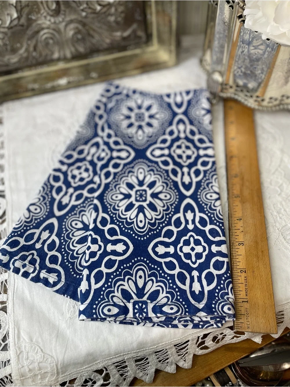 Aman. blue white